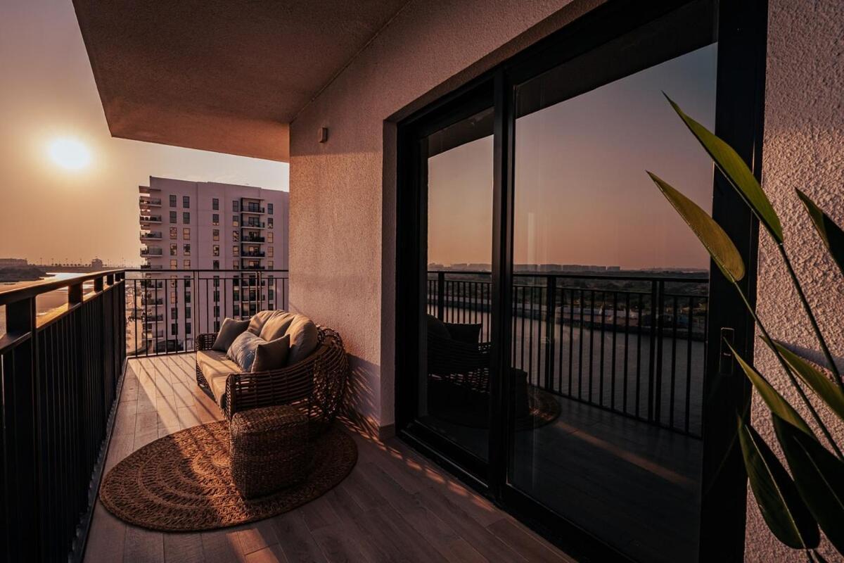 Otolo Homes On Yas Island With Complimentary Yas Theme Park Tickets *